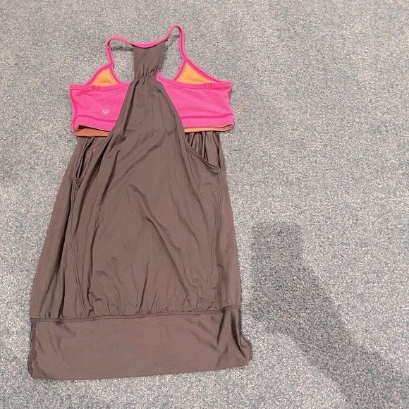 Lululemon work out top size 4 - Picture 2 of 2